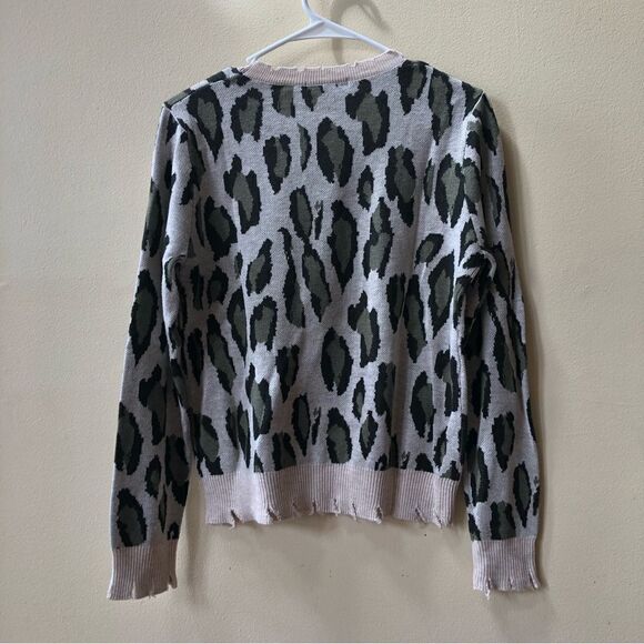 Fate Distressed Leopard Print Sweater NWOT - Picture 3 of 4